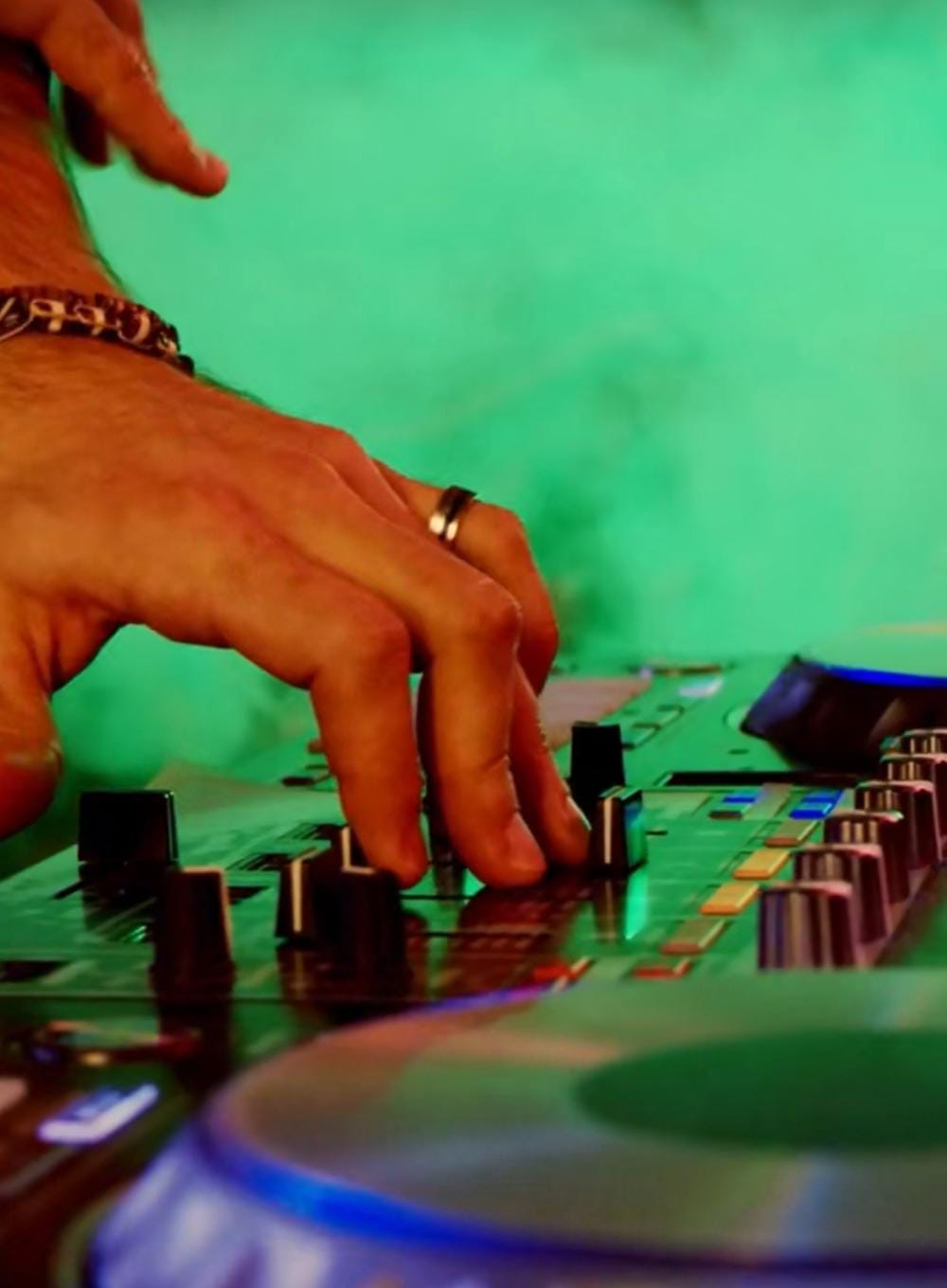 Hire Professional DJ in Dubai